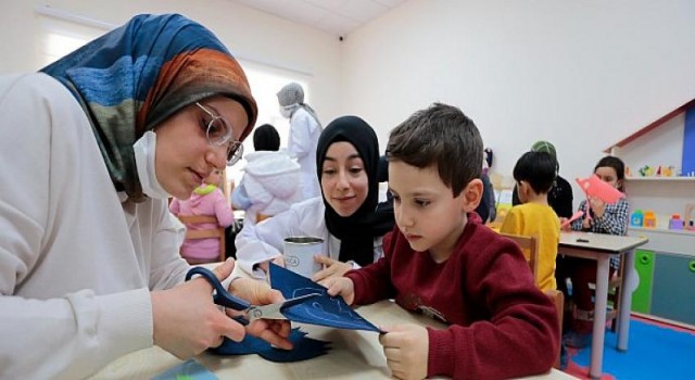 Anne Çocuk Etkinliğinde Anneler ve Çocukları Yüz Maskeleri Yaptı