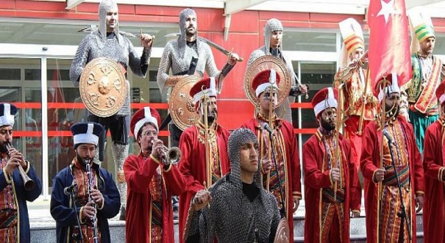 Karşıyaka Halk Eğitim Müdürlüğü 2071 Mehteran Bölüğünden muhteşem 18 Mart konseri