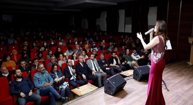 Türk Halk Müziğinin Güçlü Sesinden Muhteşem Konser