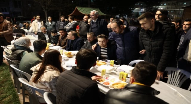 AK Parti Nevşehir’den gençlerle sahur