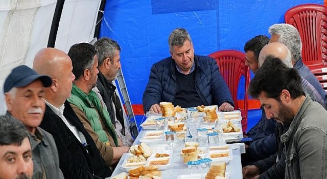 Başkan Oran, iftar sofrasında vatandaşlarla bir araya geliyor