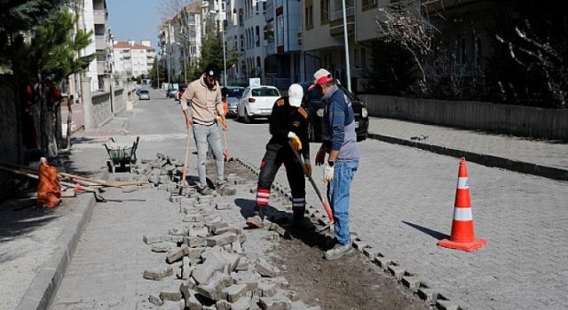 Belediye Ekipleri Kış Şartlarında Bozulan Yollarda Bakım ve Onarım Çalışmalarını Sürdürüyor