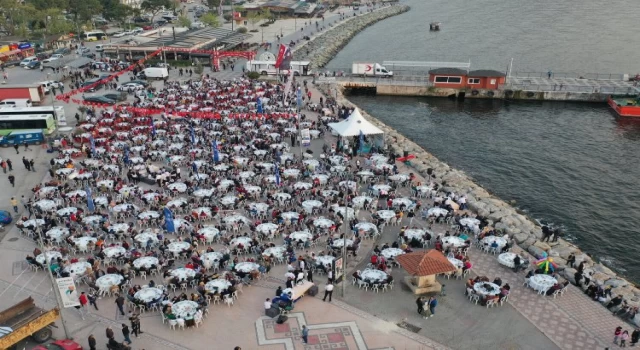 Bursa Gemlik’te denize nazır iftar