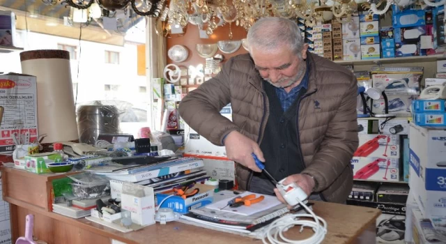 Bursa İznik’te yarım asırlık elektrik ustası