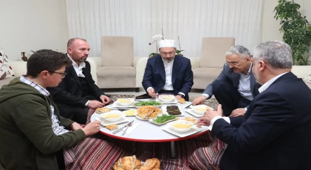 Diyanet İşleri Başkanı Eskişehir’de bir imamın evinde sahur yaptı