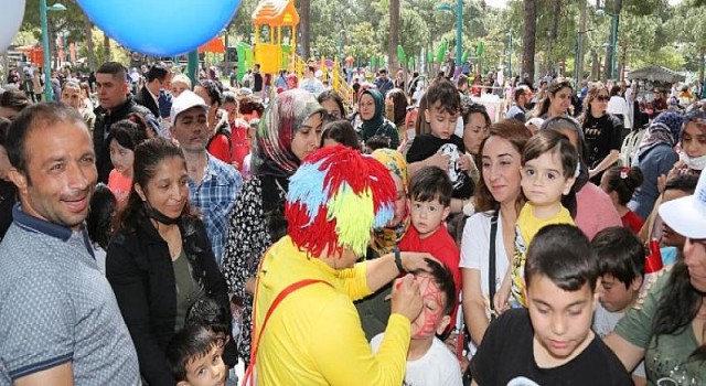 Edremit’te 23 Nisan Çocuk Şenliğine Yoğun İlgi