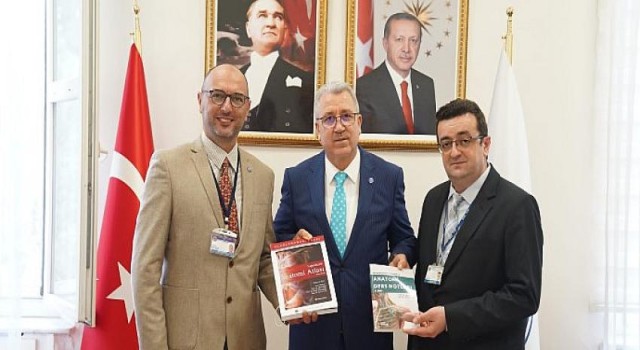 Egeli akademisyenlerden Türkçe literatüre iki yeni eser