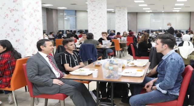 ERÜ Rektörü Çalış, öğrencilerle iftar yaptı