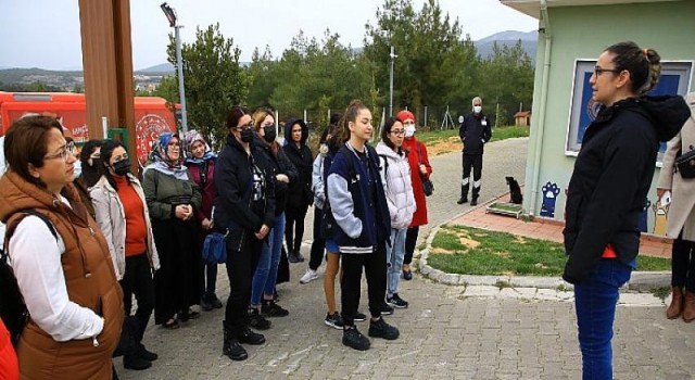 Geçici Hayvan Bakımevi Milli Piyango Kız Yurdu öğrencilerini ağırladı