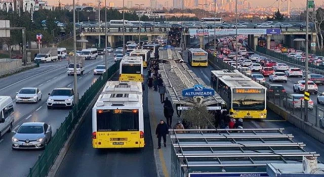 İstanbul’da 24 saat kesintisiz ulaşım devam ediyor