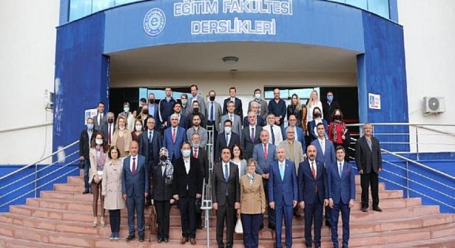 İzmir İl Milli Eğitim Müdürlüğü ve Ege Üniversitesi İşbirliğinde Öğretmen Eğitimleri Devam Ediyor