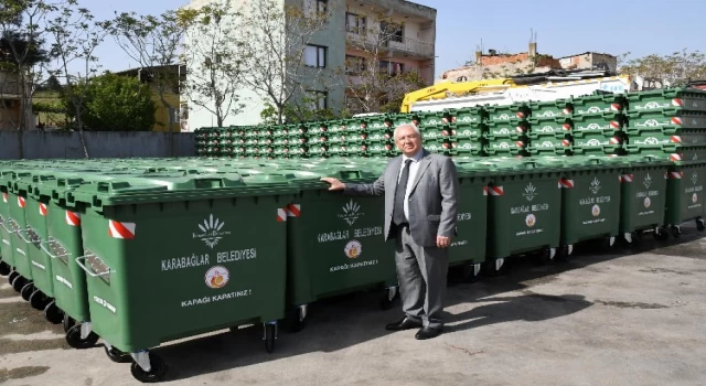 İzmir Karabağlar’a modern çöp konteynerleri kazandırılıyor