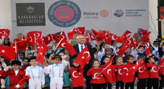 İzmir Karabağlar’da binlerce çocuk gönüllerince eğlendi