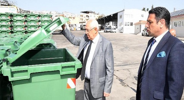 Karabağlar’a modern çöp konteynerleri kazandırıldı