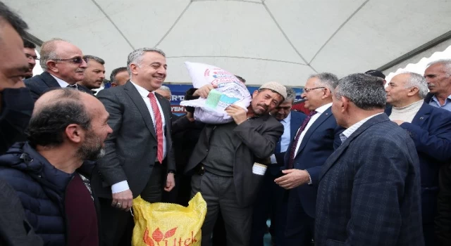 Kayseri Büyükşehir’den tarıma 3 ayda 25 milyon TL’lik 3 bin ton ’tohum’ desteği