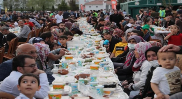 Kayseri Kocasinan’ın iftarına 4 bin 300 kişi katıldı