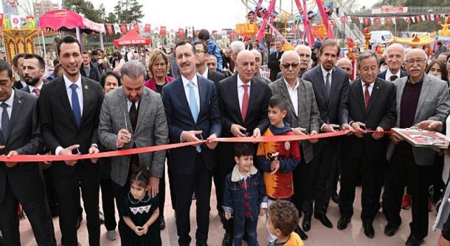 Keçiören’de 23 Nisan Armağanı Olarak Lunapark Açıldı