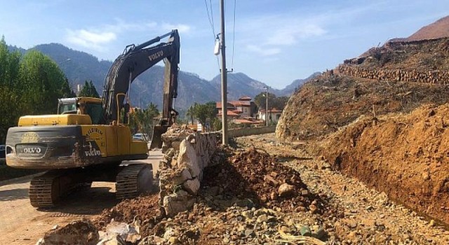 Marmaris ve Bodrum’da zarar gören dere duvarları tamir ediliyor