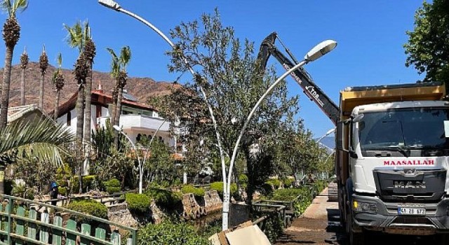 Marmaris’te ki Derelerden 4 Bin 50 Ton Balçık Çıkartıldı