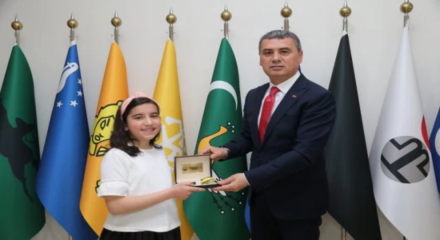 Minik Zeynep Başkan Şimşek’ten geri dönüşüm kutuları istedi