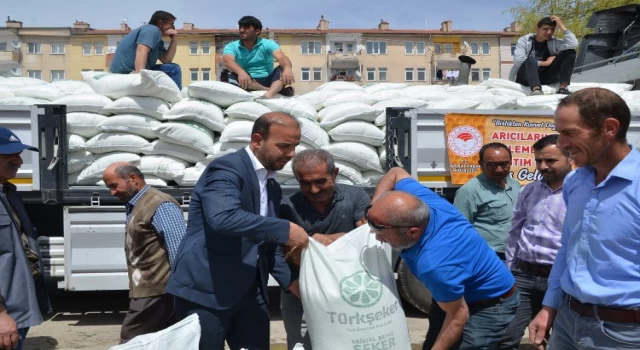 Niğde’de 327 arı üreticisine 108 ton şeker dağıtıldı