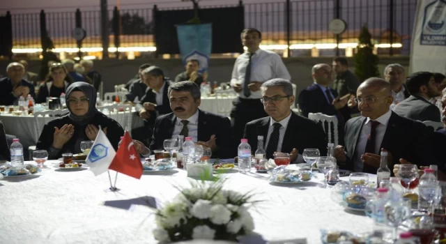 Şehit aileleri ve gaziler Bursa Yıldırım Belediyesi iftarında buluştu