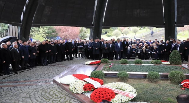 Turgut Özal mezarı başında anıldı