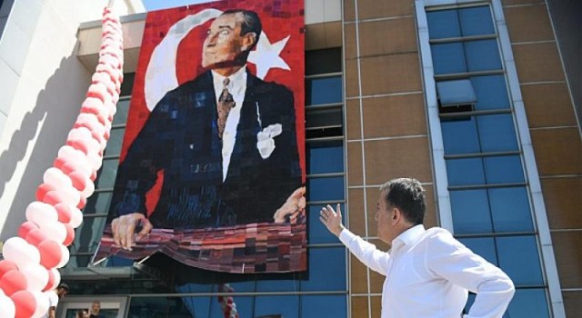 Yenişehir’de 1000 çocuğun fırçasından 1000 parçalık Atatürk portresi