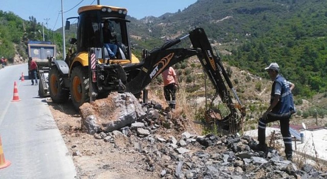 Alanya’da 9 mahalle yoluna yaz bakımı yapıldı