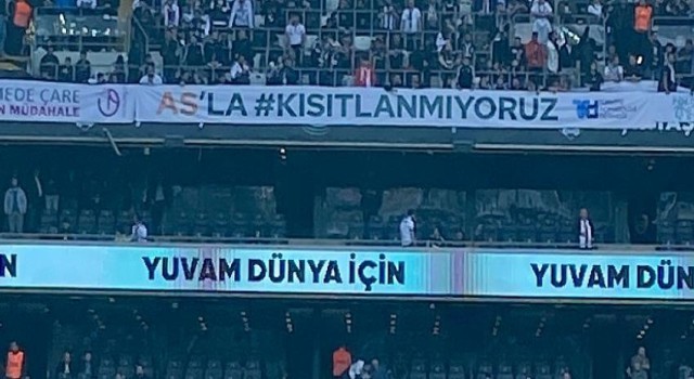 Beşiktaş’tan AS’la Kısıtlanmıyoruz Pankartı