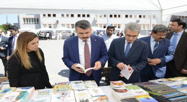 Bursa’da okul bünyesinde Kitap Şenliği