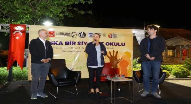 Demokrasinin geleceği İzmir Selçuk’ta konuşuldu