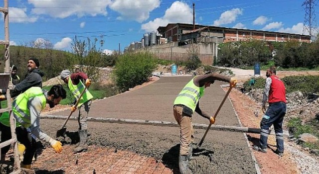 Derince Çal - Turaş köyleri bağlantısına beton yol yapılıyor