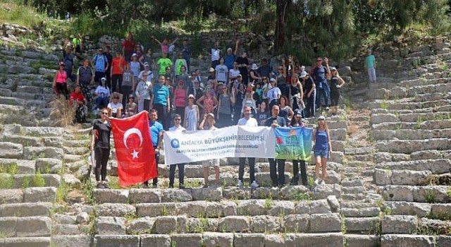 Doğaseverler tarihi Likya Yolu’nda yürüdü