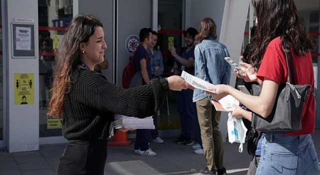 Ege’de “Dünya Tiroid Günü” kapsamında kitapçık dağıtıldı