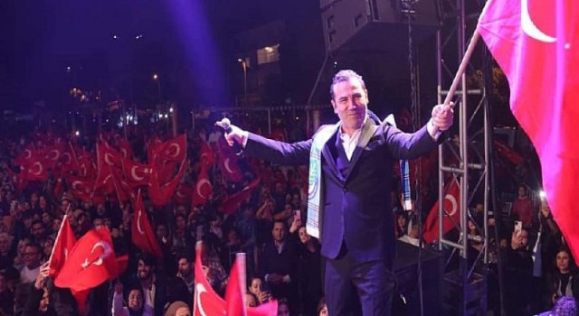 Ferhat Göçer’den 10 Bin Kişilik Konser