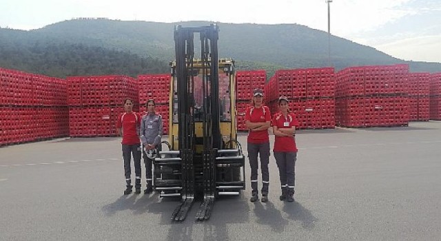 ‘Forklift Operatörü Eğitim Programı’ mezunu Coca-Cola İçecek Türkiye Kadın Çalışanları Fabrikalarda Görevlerine Başladı