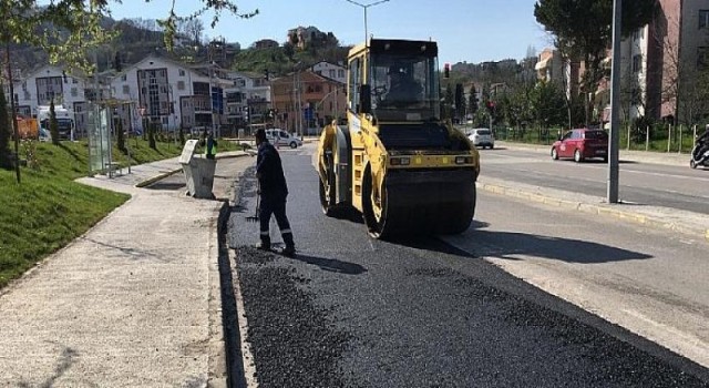 Gölcük’te üstyapı çalışmalarıyla yol konforu arttırılıyor