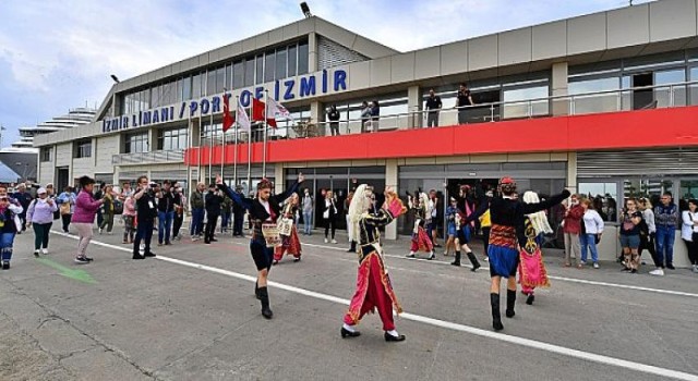 İkinci gemi İzmir Limanı’na yanaştı