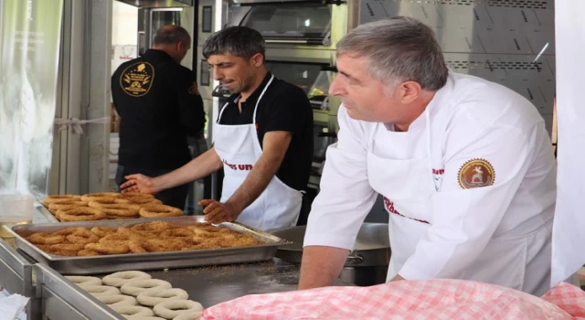 İzmir Alsancak’ta çok tatlı festival