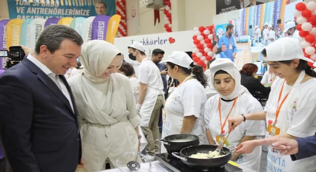 İzmir Bergama’da ’özel’ yemekler yarıştı