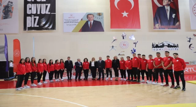 Kayseri’de Başkan Büyükkılıç, Vali Çiçek ile 19 Mayıs kutlamalarına katıldı