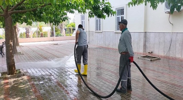 Kemer Belediyesinden Bayram Öncesi Camilerde Temizlik