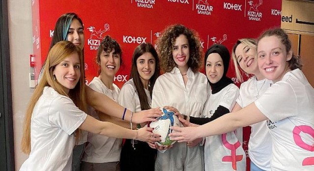 Kotex ve “Kızlar Sahada” kadın futbolu için el ele verdi