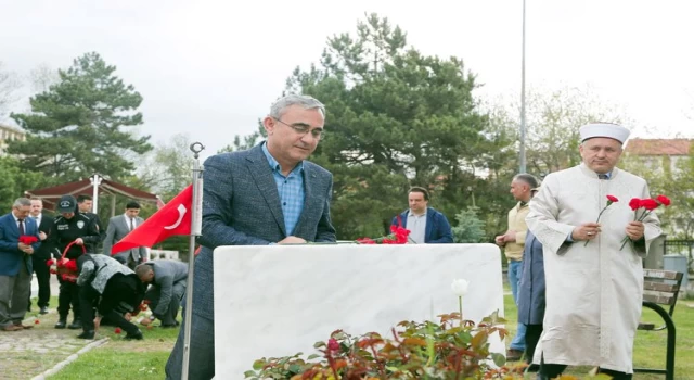 Kütahya’da şehitler kabirleri başında anıldı