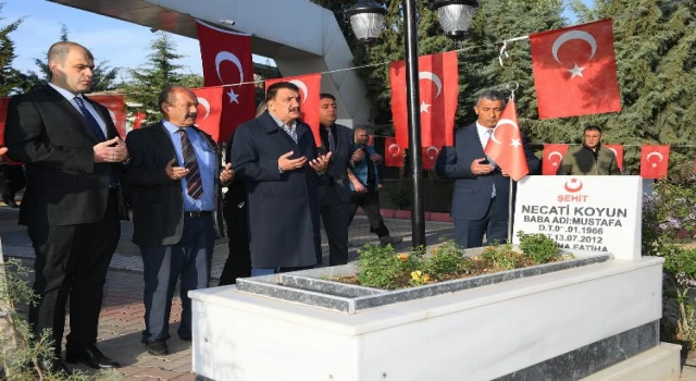 Malatya’da bayramın ilk günü şehitlikler ziyaret edildi