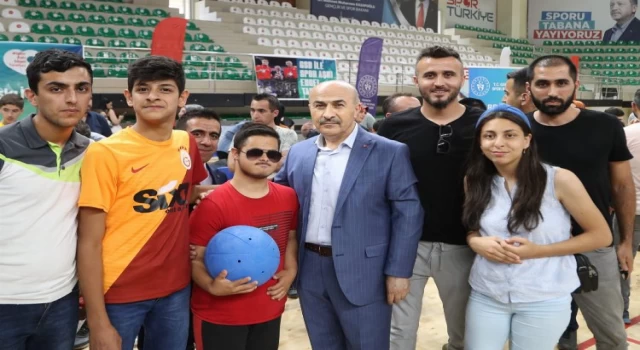 Mardin’de “Spor Aşkı Engel Tanımaz” projesiyle spor malzemesi dağıtıldı