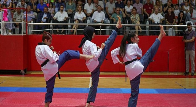 Bayraklı’nın Yaz Spor Okullarına renkli açılış - Şimdi spor zamanı!