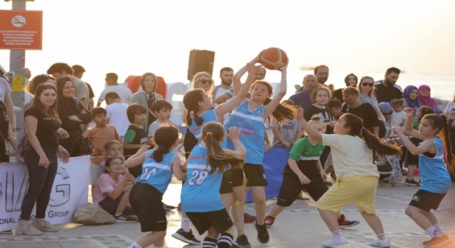 Bursa Gemlik’te minik basketbolcular hünerlerini sergiledi