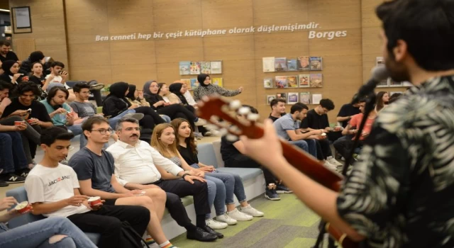 Bursa Yıldırım’da gençlere gitarlı moral